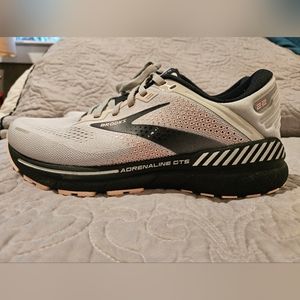 Womens Brooks Adrenaline GTS 22 SIZE 10 WIDE